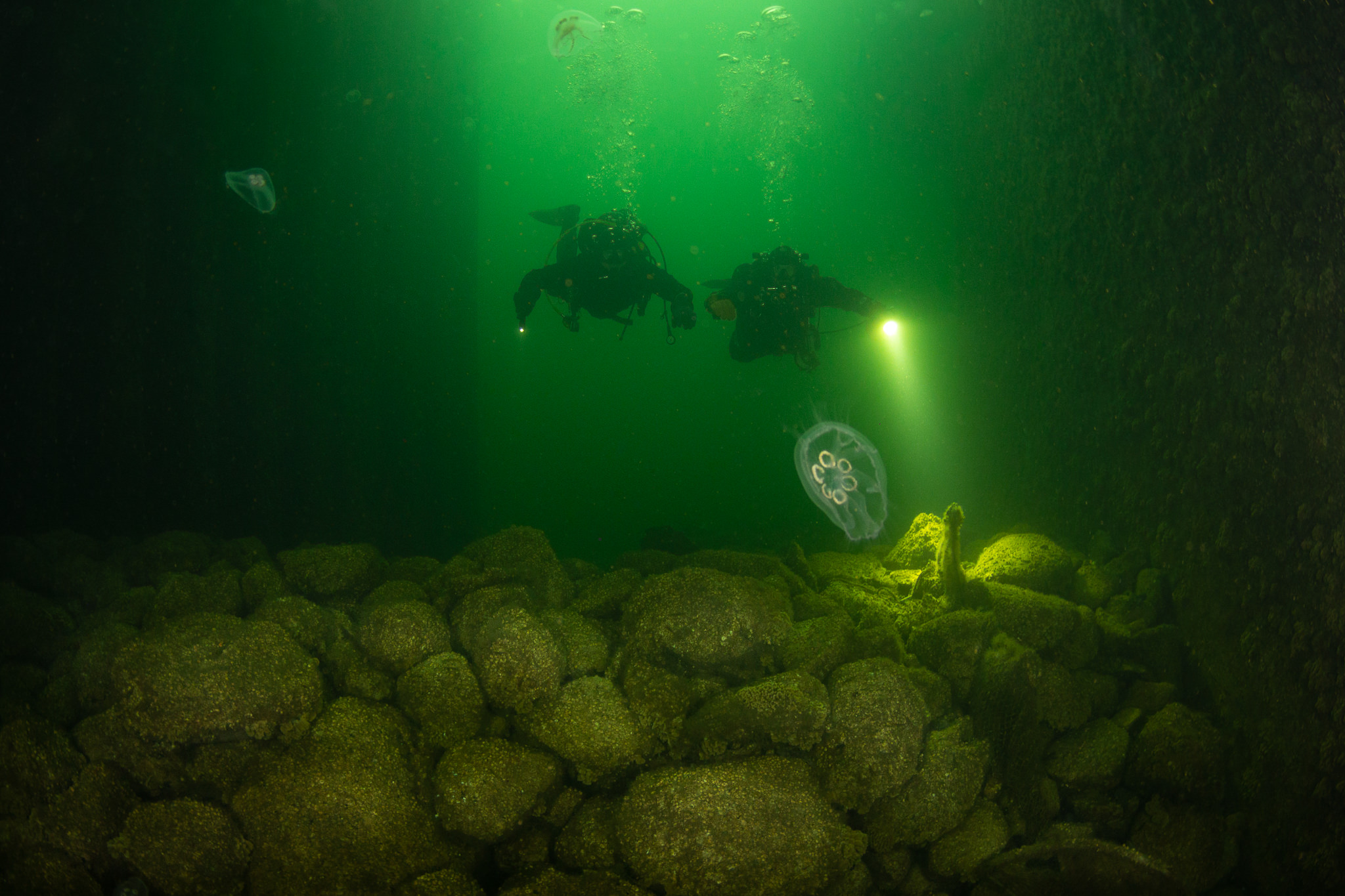 Torpedownia Hexengrund, przejście między kesonami