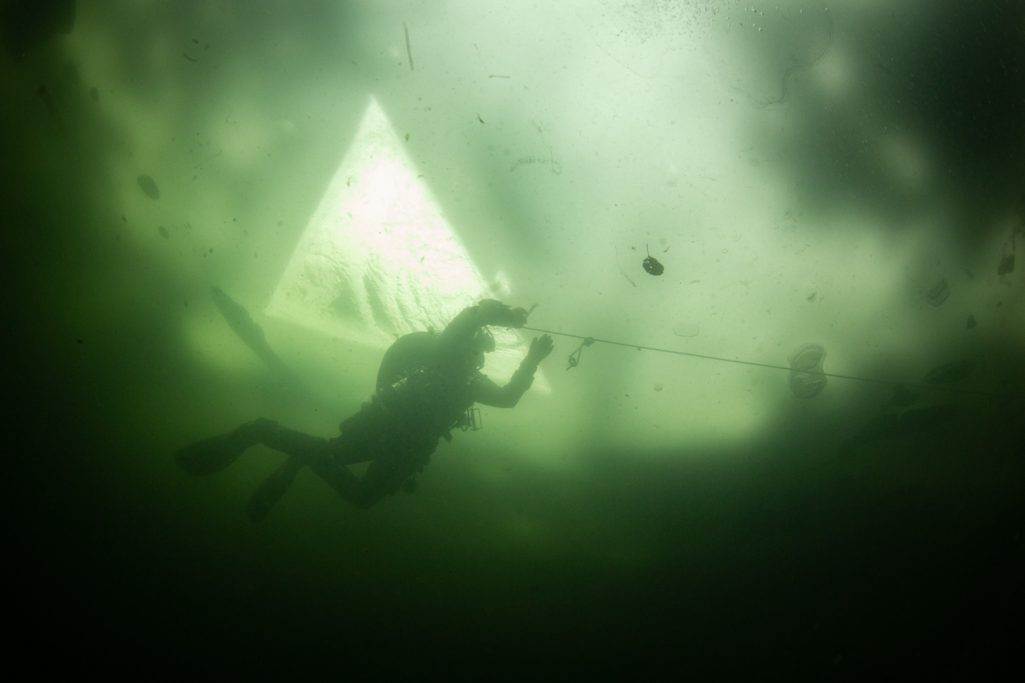 Nurkowanie pod lodem - przerębel awaryjny