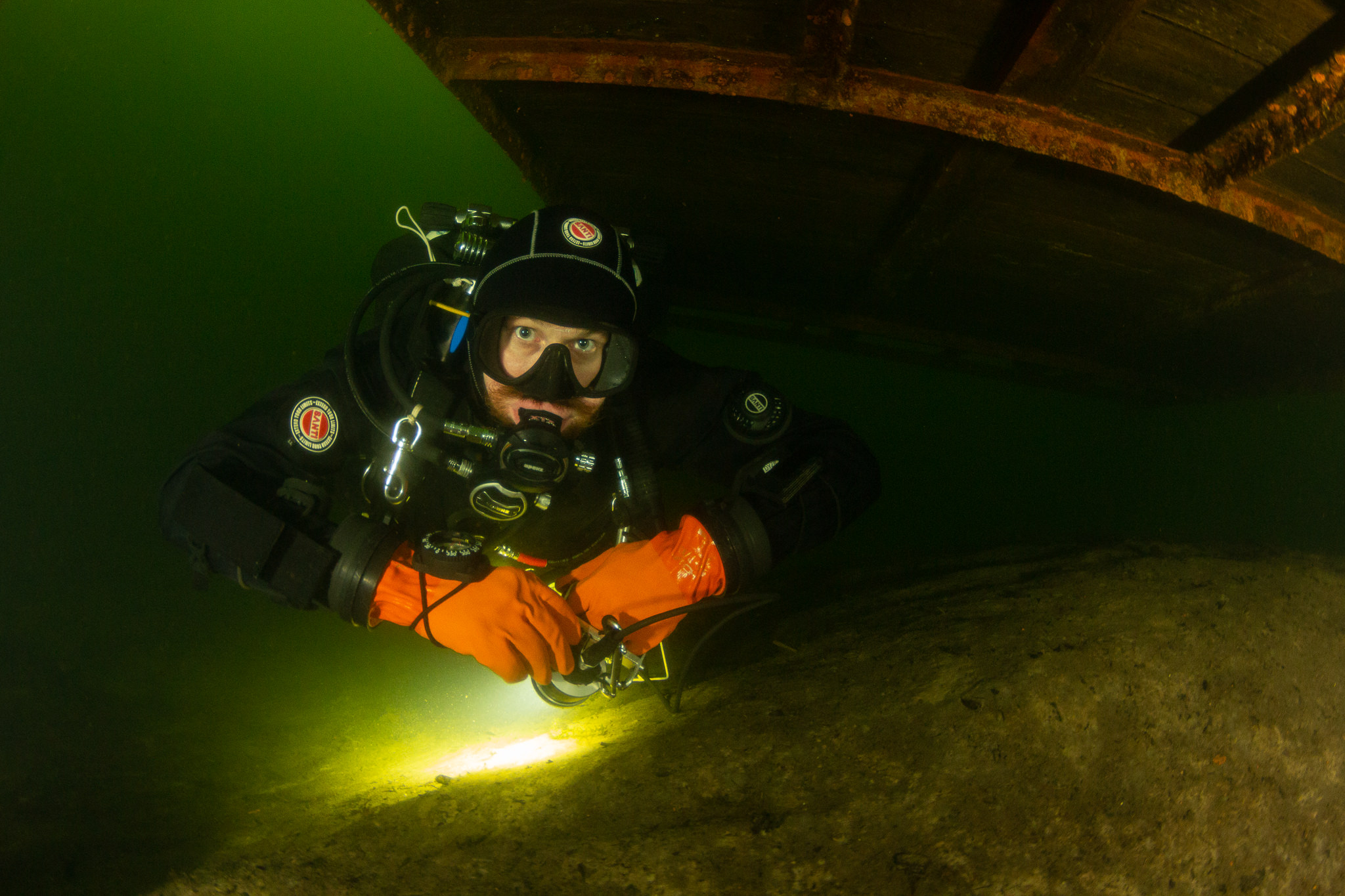 Nurkowanie pod lodem - pod platformą